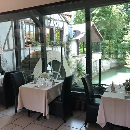 Le Moulin Du Landion Et מלון
